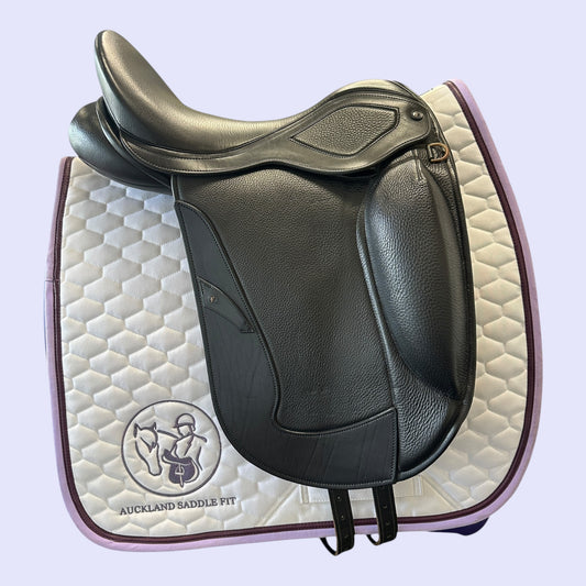 Fenmore Capriole Dressage 17" W
