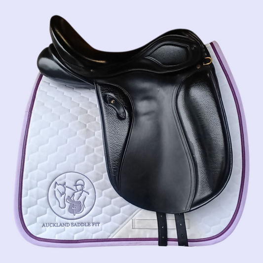 Fenmore Bella Dressage 18" W