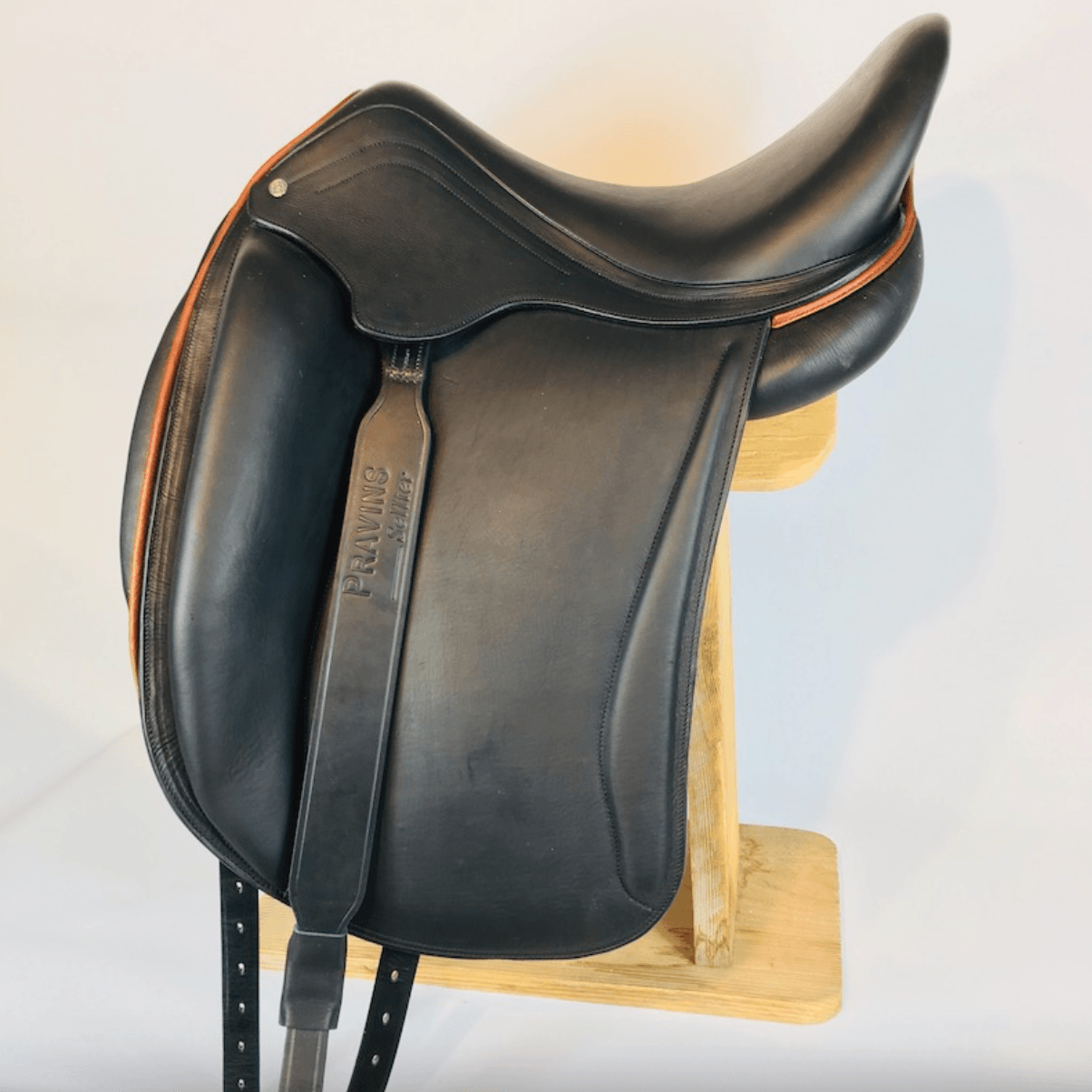 Pravins Wide Single Piece Dressage Stirrup Leathers