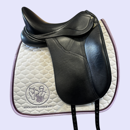 Peter Horobin Geneva — Dressage 17.5"
