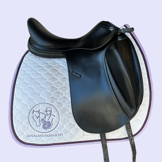 Prestige Helen K — Dressage 18" 33