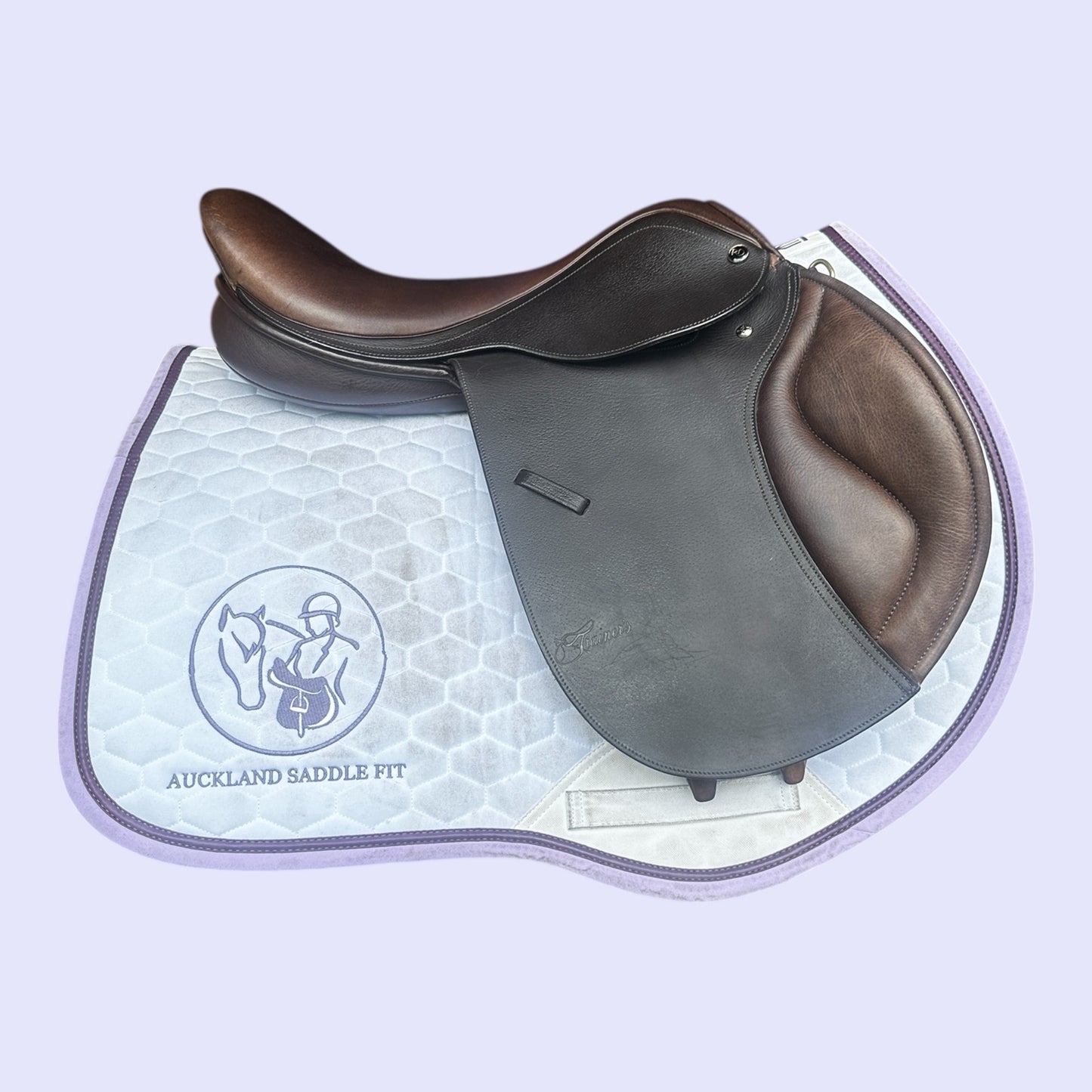 Trainers Regency 17.5" MW